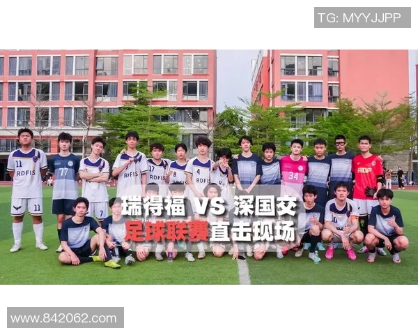 多个足球明星同屏竞技展现球场魅力与团队精神的精彩瞬间